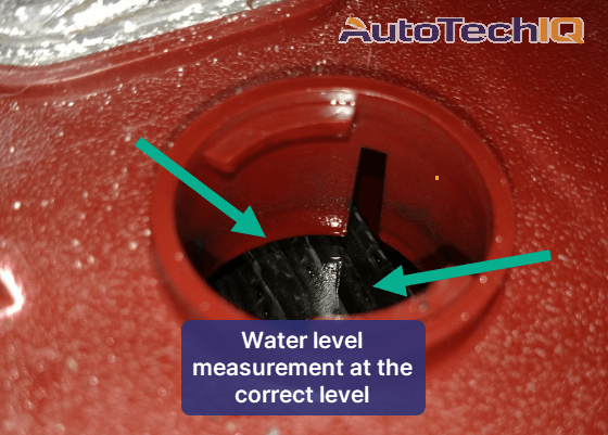 The water-based electrolyde level inside the battery measures correctly