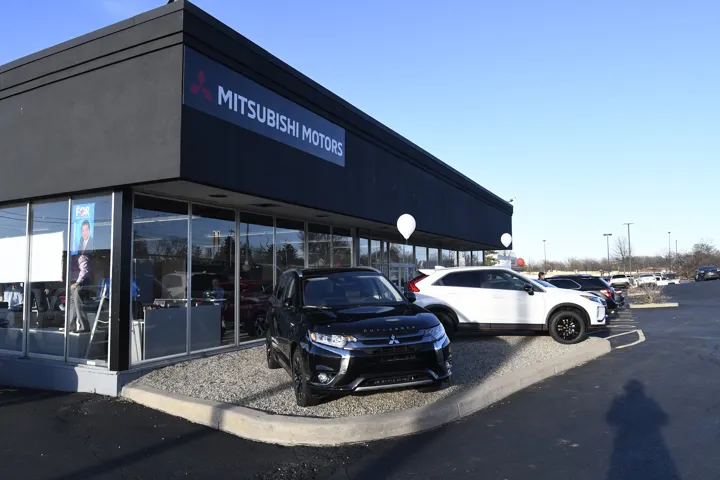 James Mitsubishi Greece