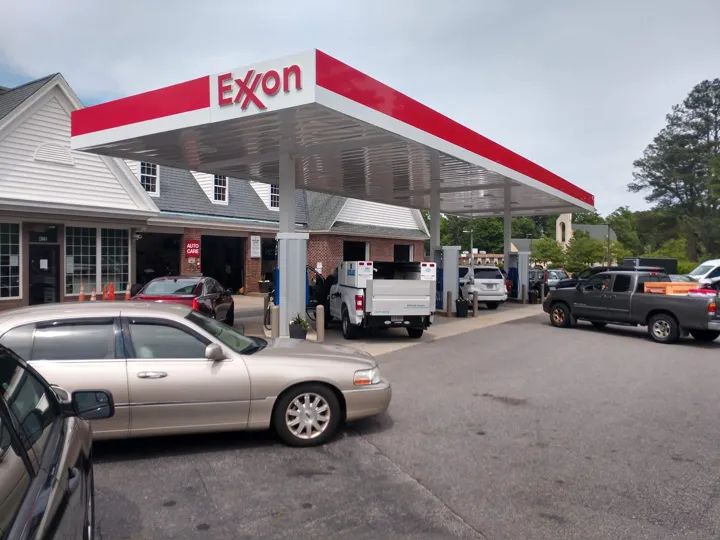 Kings Grant Exxon