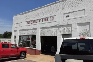 Woodruff tire co.